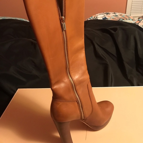 Micheal Kors Boots - Picture 1 of 4